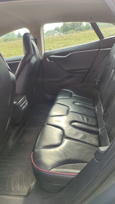 Tesla model S P85