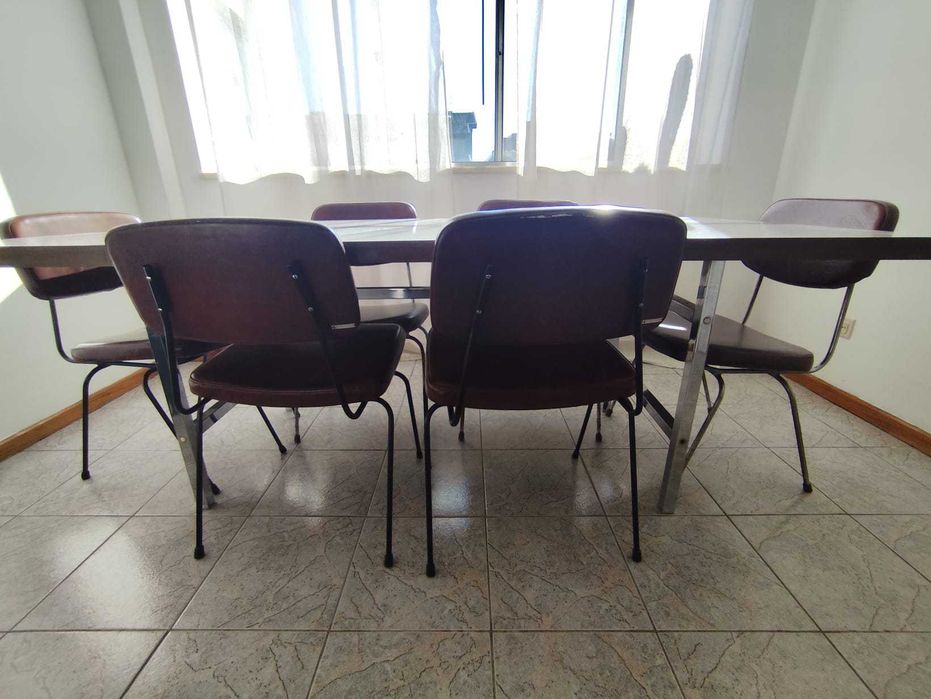 Mesa de jantar + 8 cadeiras
