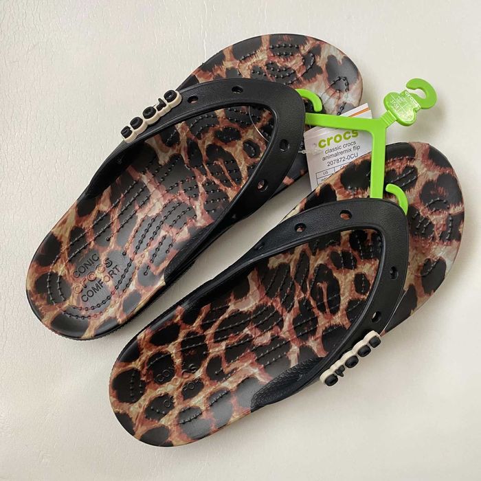 Женские шлепки classic crocs animal remix flip black/leopard w7