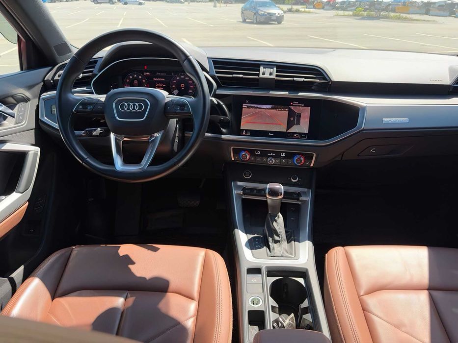 Audi Q3      2022