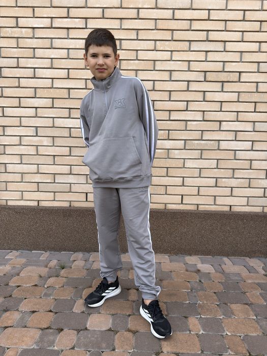 Шикарний костюм для хлопчика