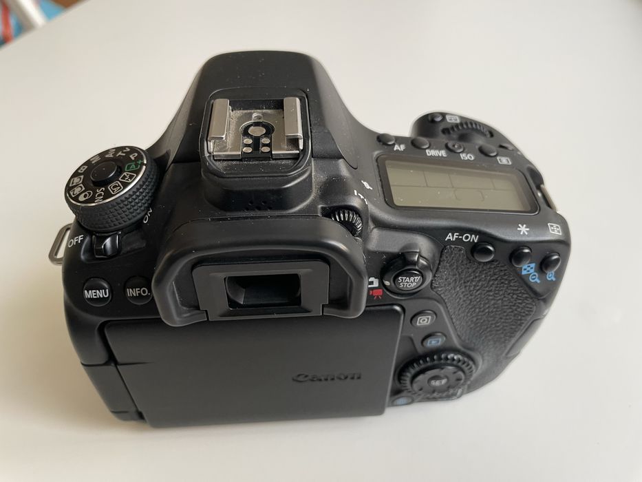 Canon EOS 80d com todos os acessórios