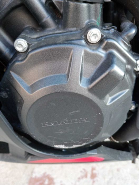 Honda CBR650R E-Clutch 2025 | Junho 2025 | < 5.000km | Garantia