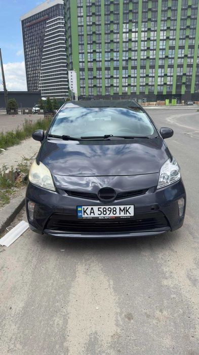Ріалпарк пропонує в оренду з правом викупу Toyota Prius 2012р.