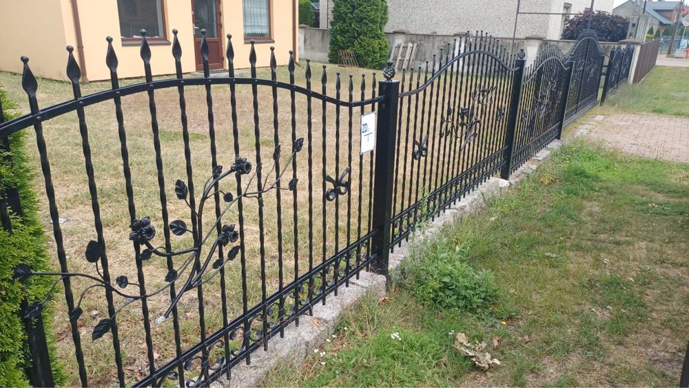 płot ogrodowy z bramą przesuwaną  w bardzo dobrym stanie