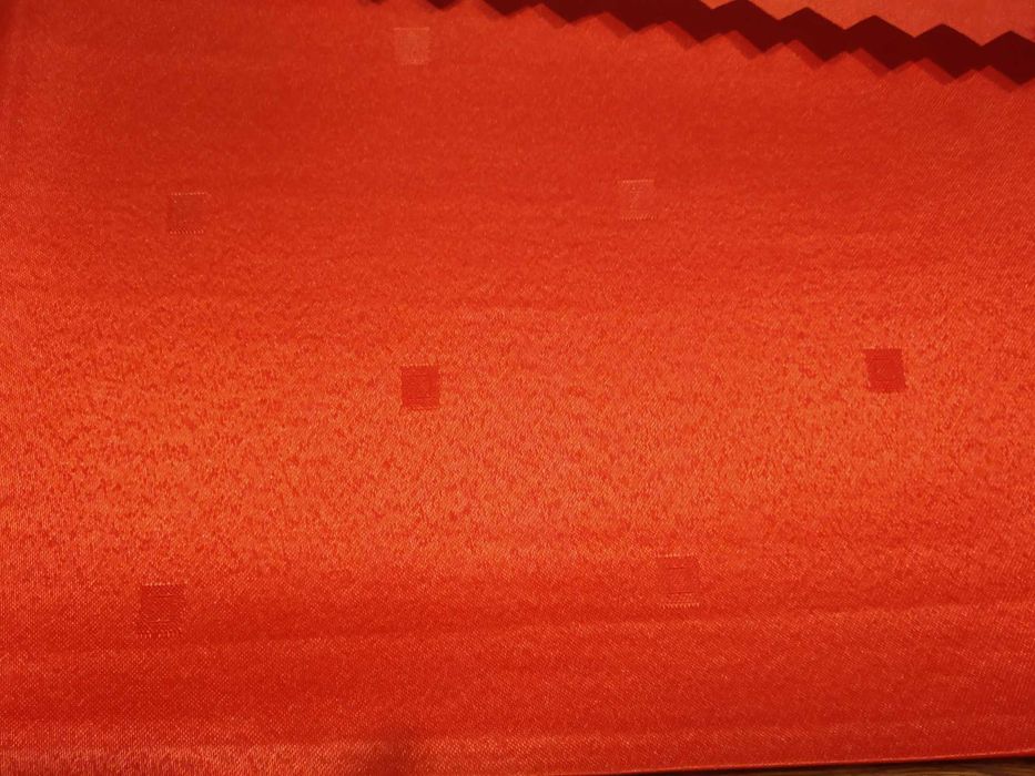 Nowy czerwony obrus plamoodporny 120x200