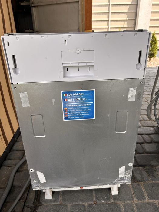 Посудомийна машина Indesit