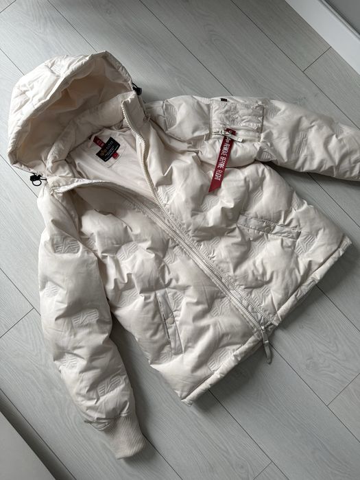 Пуховик  Alpha industries