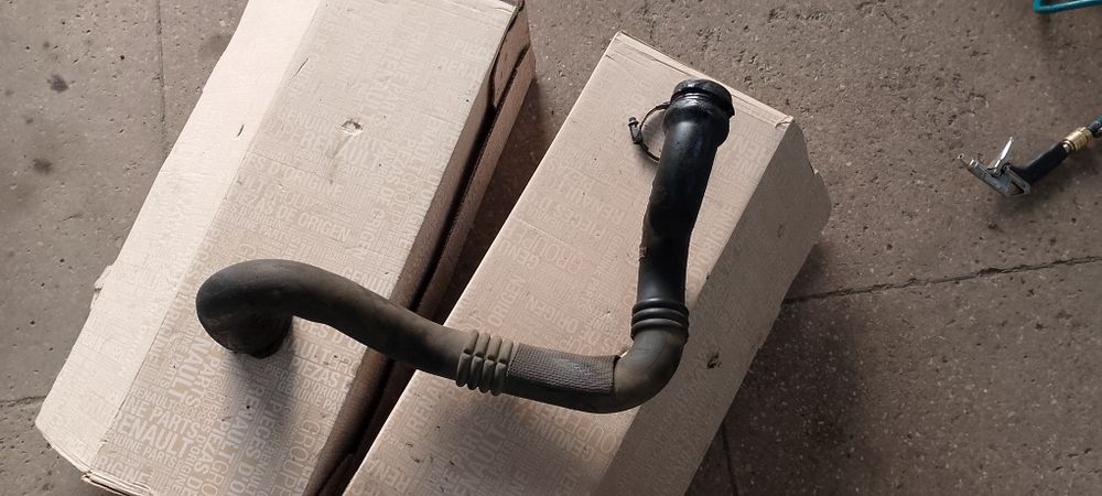 Продам патрубок интеркулера Рено Мастер -3