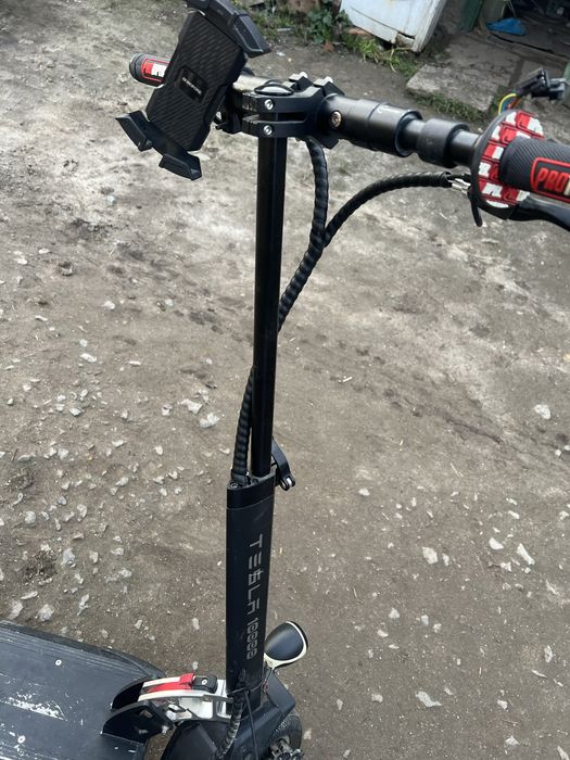 Електросамокат tesla рік випуску 2024 ,торг присутній