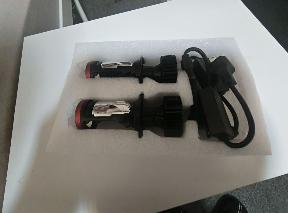 Продам лед лампи H4