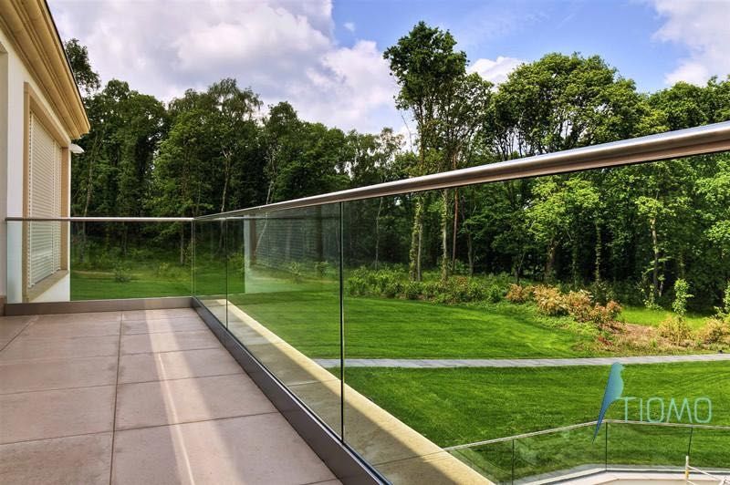 Balustrady całoszklane balkonowe balustrada samonośna w listwie