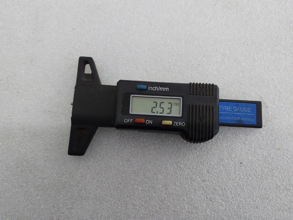 Pneu suplente FORD C-Max (DM2)