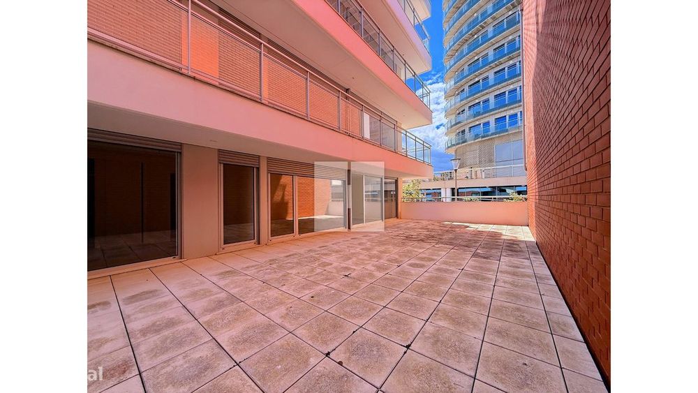 T2 c/ Terraço na Ponte Galante