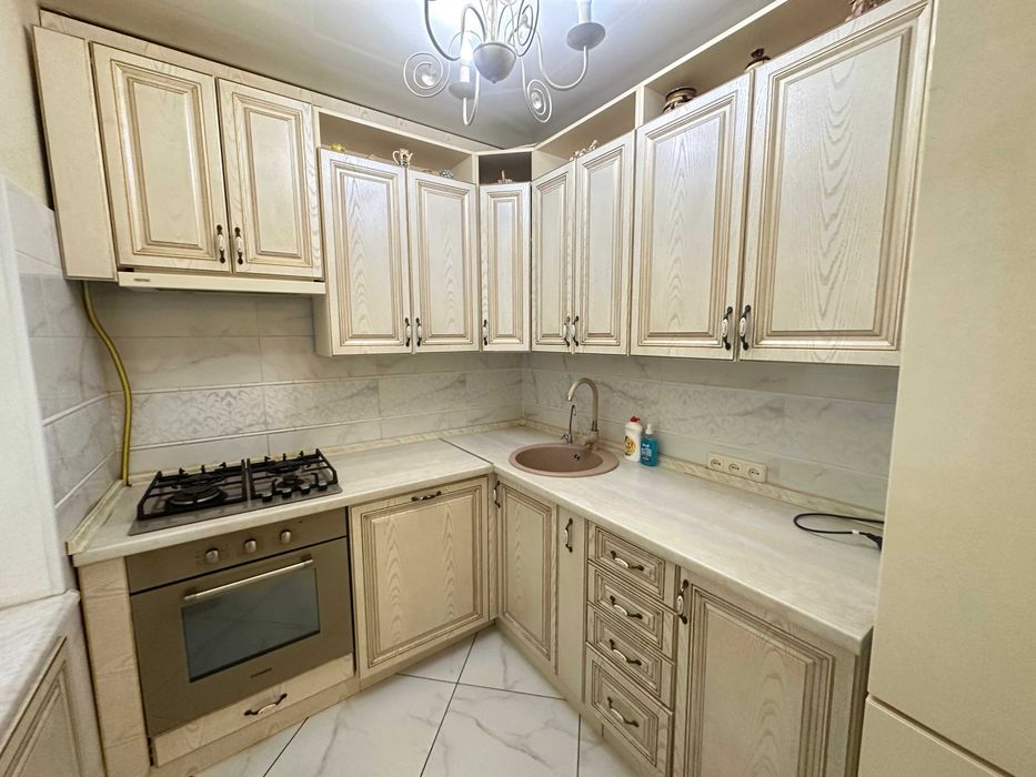 Продам 3-кім. квартиру вул. Марка Безручка 25 / метро Берестейська/