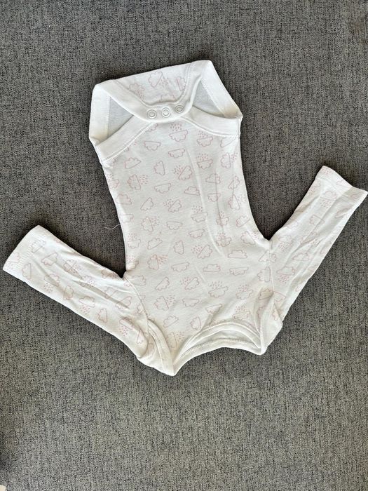 Lote de 15 peças de roupa de bebé dos 0-3