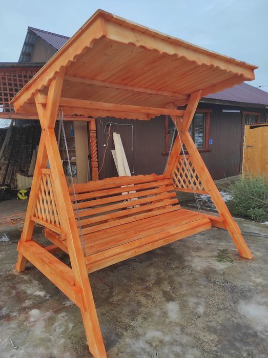 Альтанки ,  гойдалки.