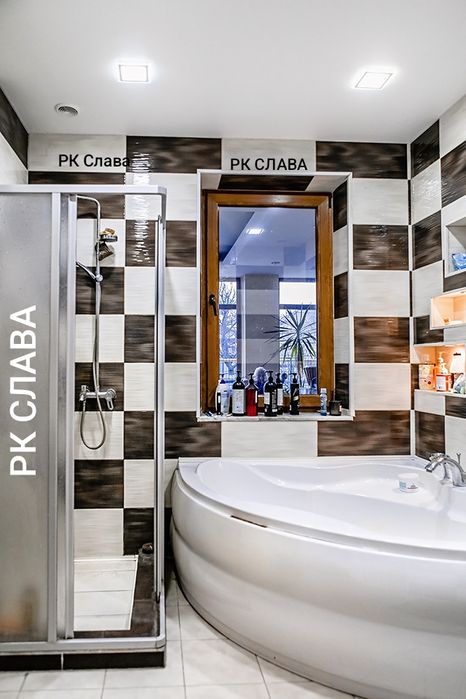 Продам котедж в Безлюдівці з виходом на  озеро і спортивним полем