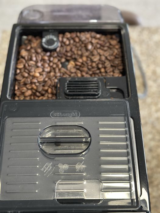 Máquina de café automática Delonghi Autentica