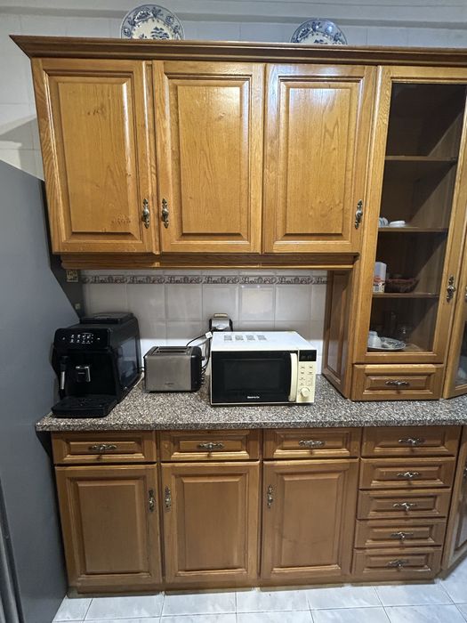 Cozinha completa em madeira maciça