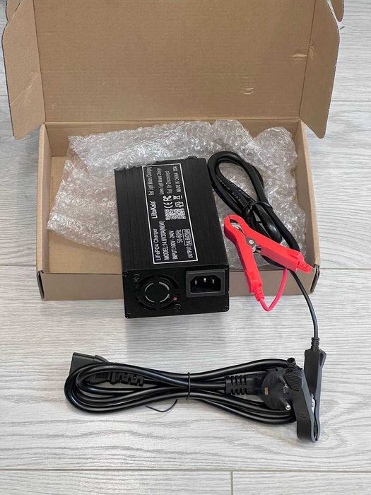 Зарядні пристрої LiFePo4 20А 14.6В  SJT-300E / Liitokala (видають 20А)