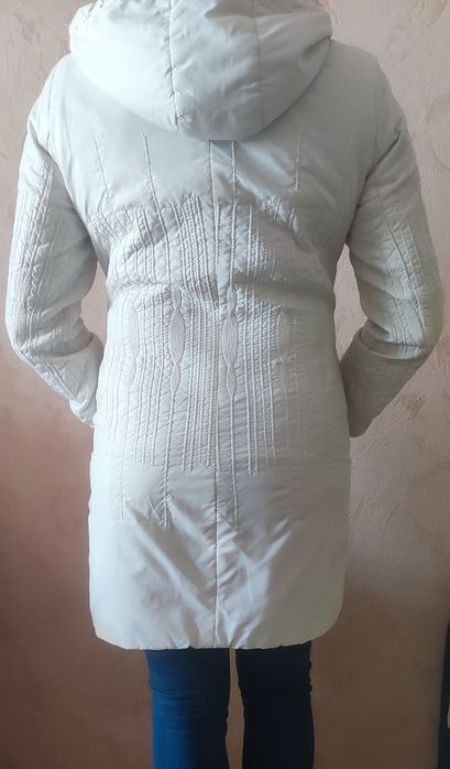 Женская удлинённая куртка с капюшоном