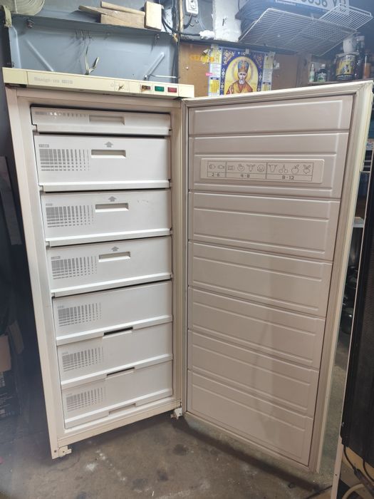 Продам морозилку снайге.