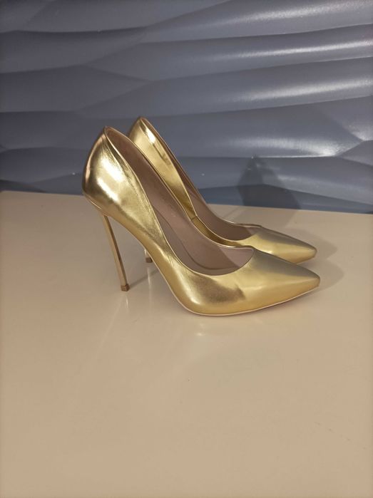 Брендові туфлі Casadei