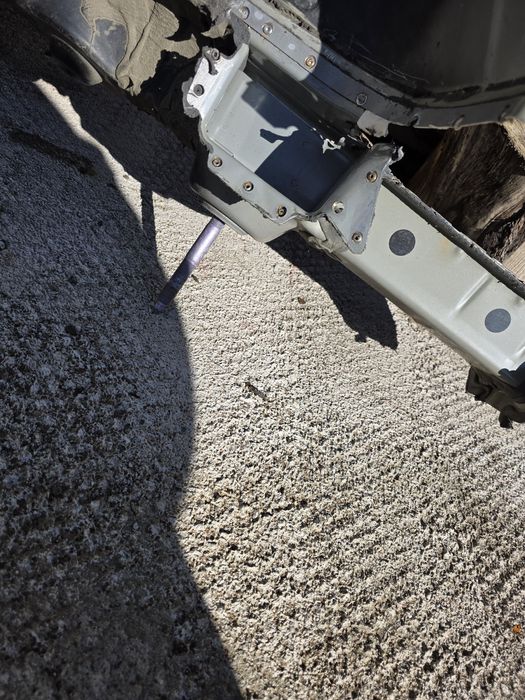 Ланжерон лівий тойота bz4x . Субару солтерра