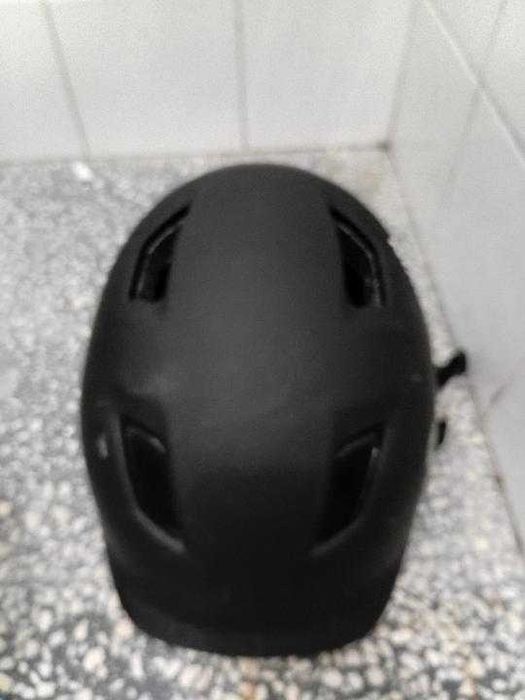 Capacete de bicicleta preto – 3 €