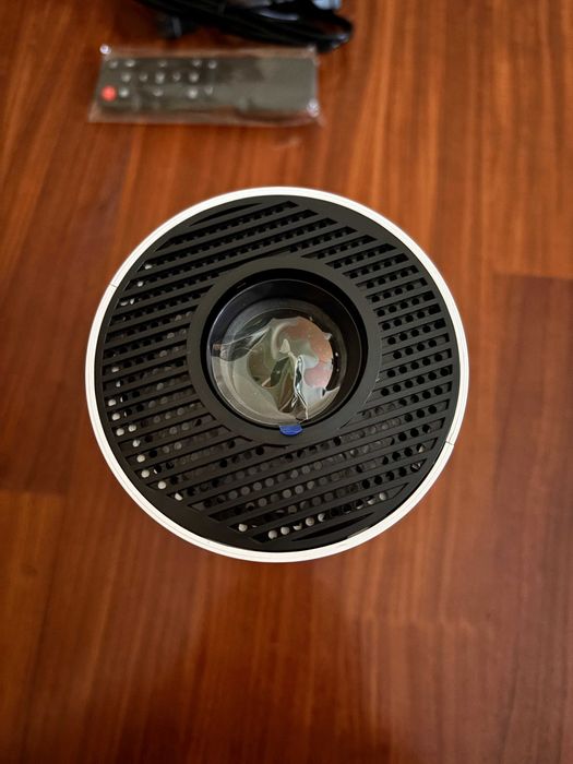 Projetor novo com comando