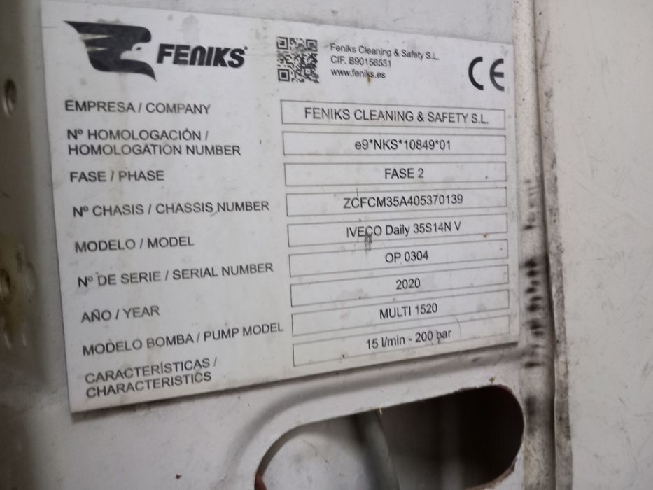 Iveco 35n14 gnc  equipada com maquina  de limpeza alta pressao