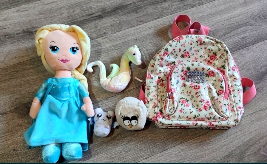 Рюкзачек  для девочки , со стразами с мягкой куклой Ельзой