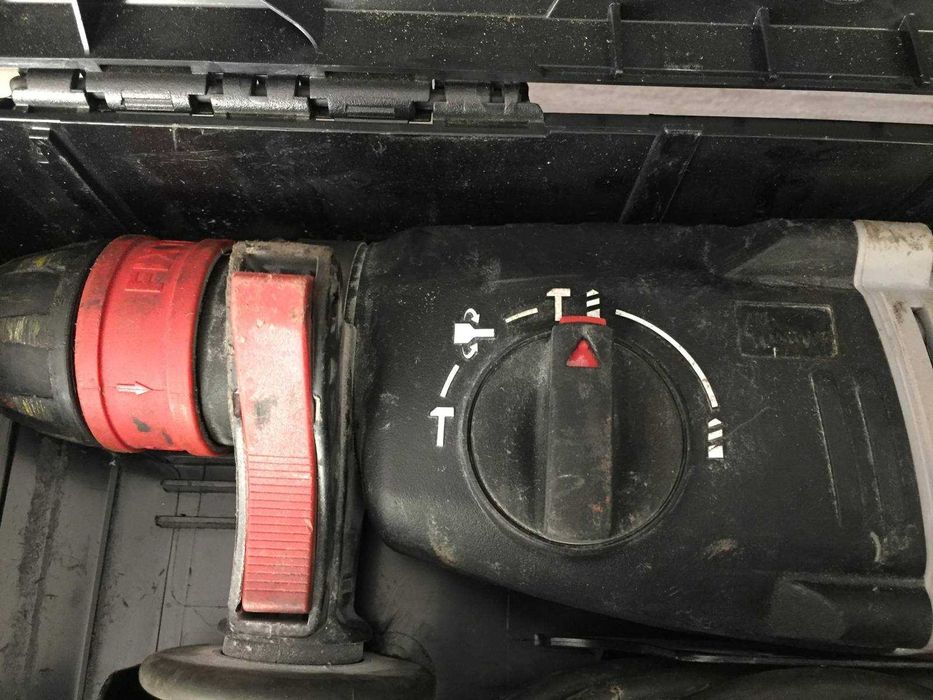 Berbequim Milwaukee elétrico SDS Plus