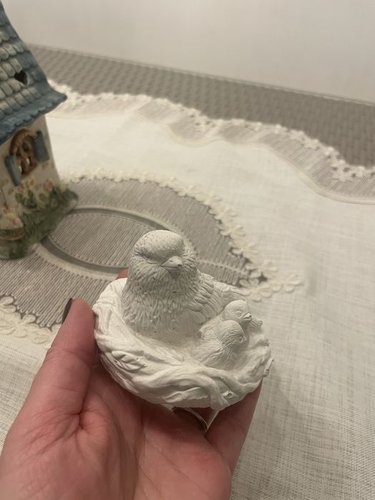 Статуетка пташка-мама з пташенятами в гнізді