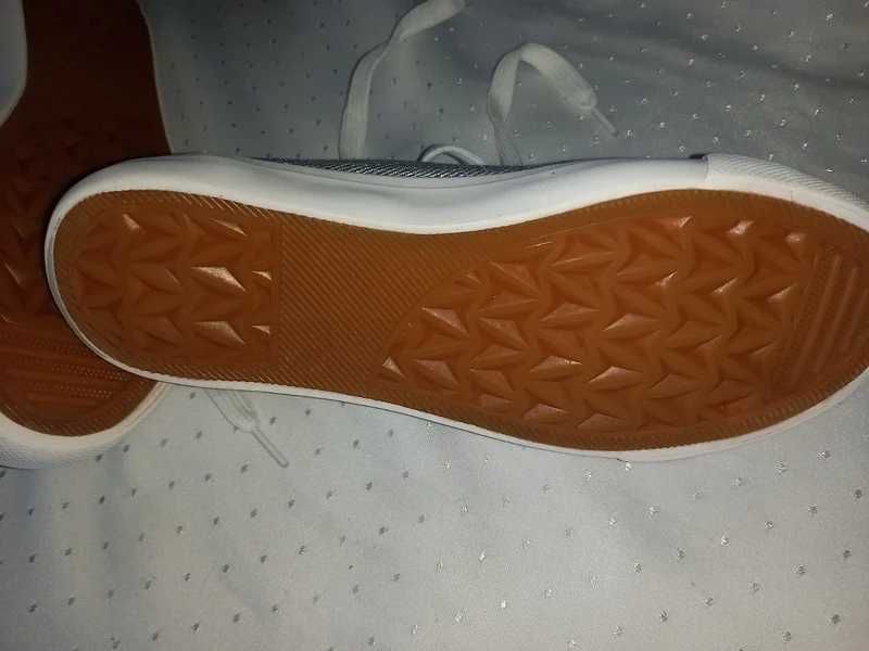 Reserved srebrne metaliczne trampki 37