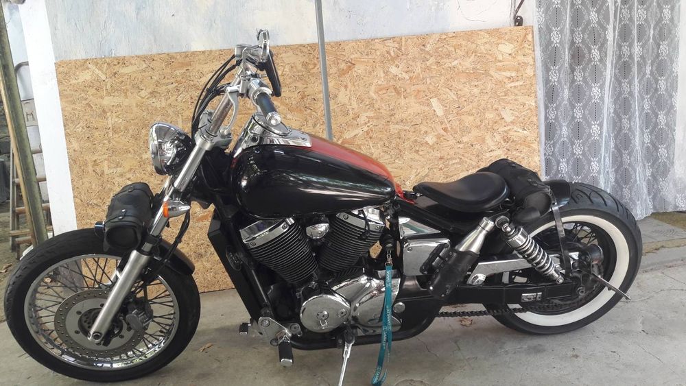 Продаю мотоцикл Honda,шлем в подарок)