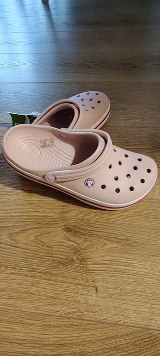 NOWE klapki CROCS pudrowy róż z napisem rozm.39