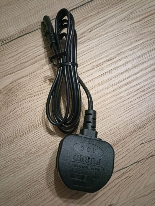 Kabel zasilający. Angielska wtyczką.