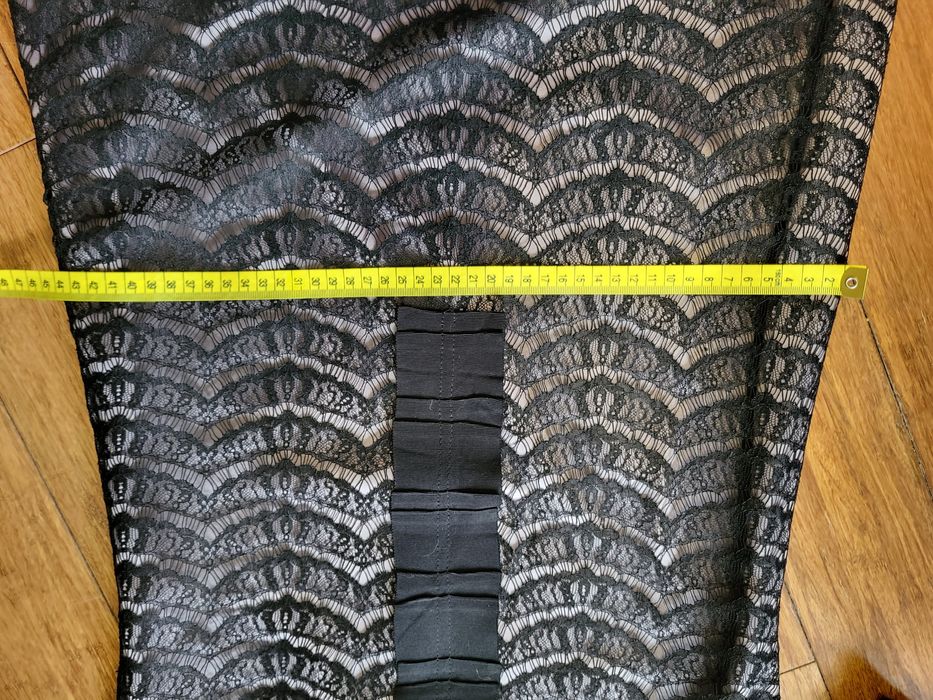 Piękna koronkowa sukienka.