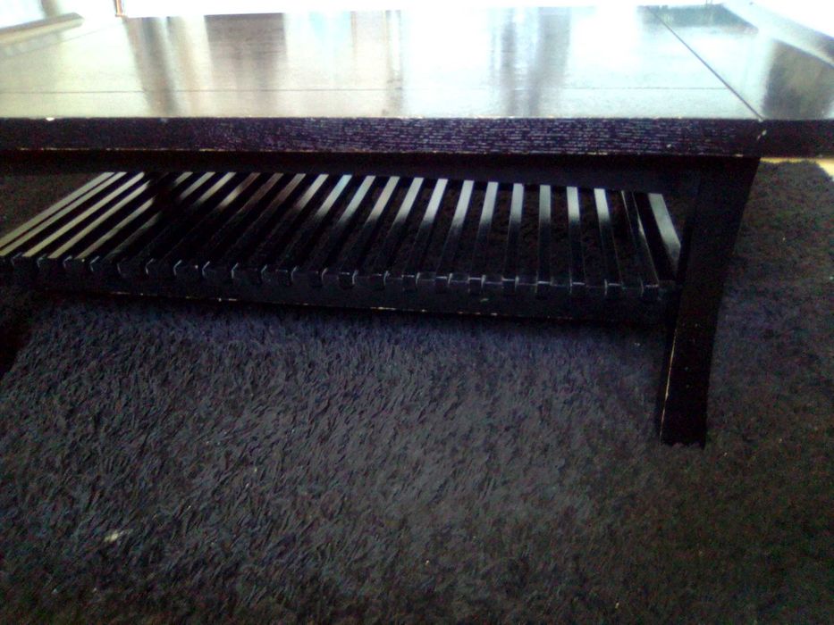 mesa de centro em madeira exótica