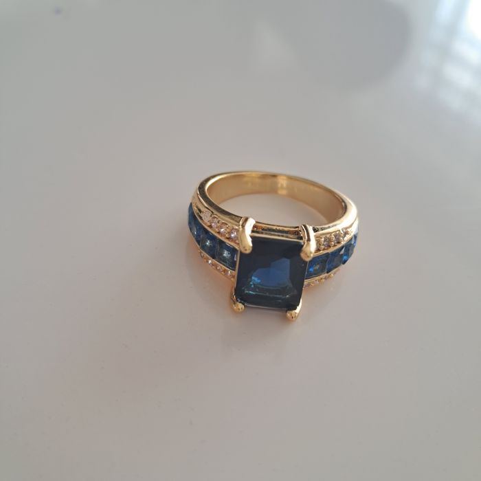 Pierścionek efektowny śr.17mm nowy