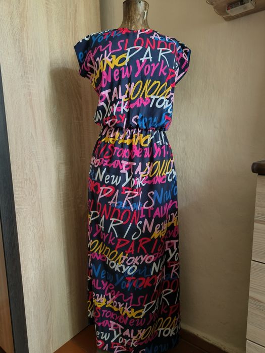 Довге плаття з яскравим принтом