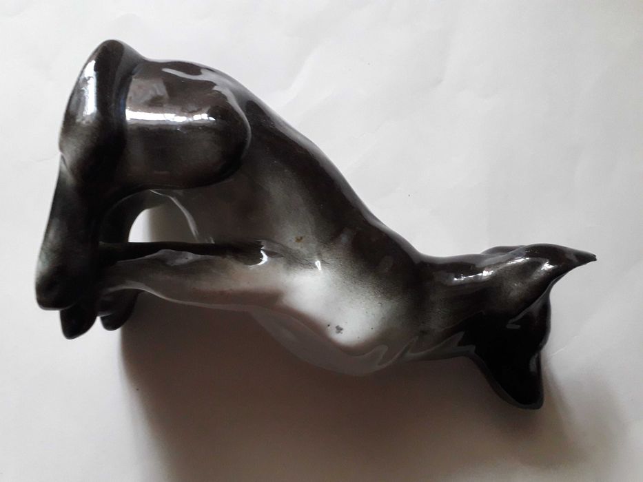 Фарфоровая статуэтка сидячая собака.Статуэтка для карандашей