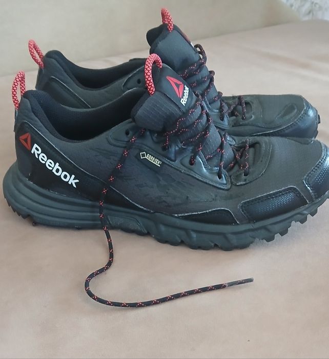 Кросівки Reebok.