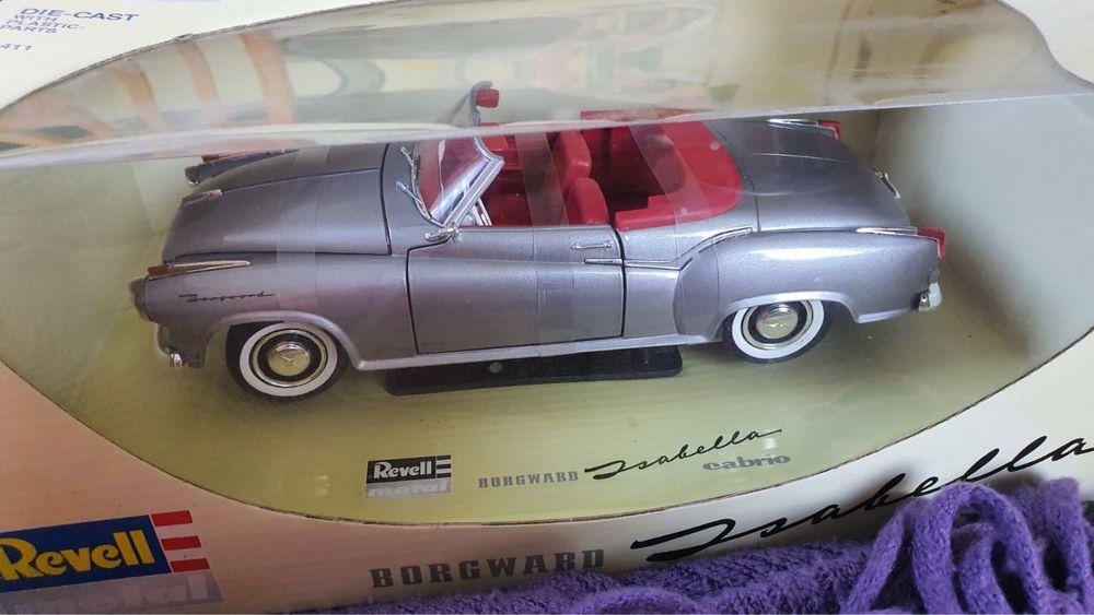 Модель авто Borgward Isabella Cabrio, 1:18, Revell