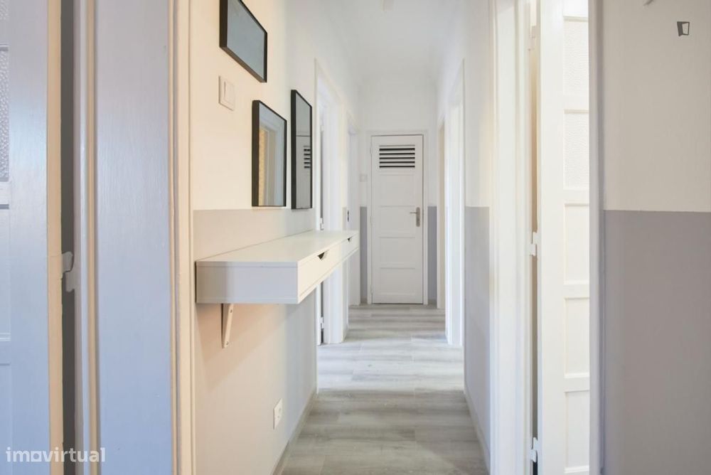 Quarto - localizado em Amadora Lisbon