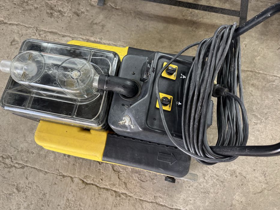 Професійний Миючий пилосос KARCHER PROFI 200