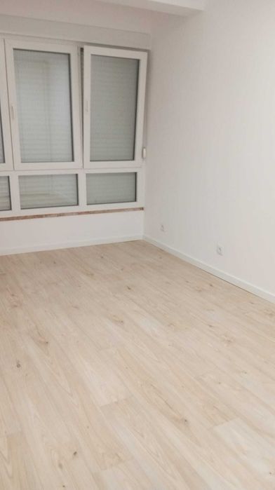 Apartamento T2 Muito Central Sacavém