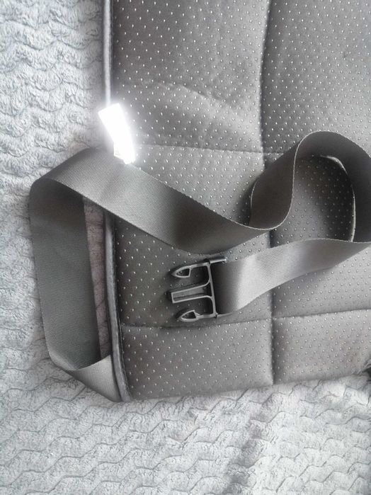 Adapter do pasów w samochodzie